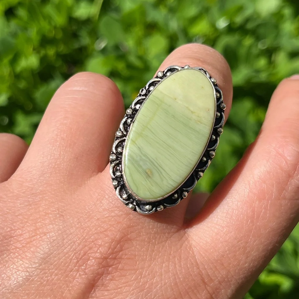 Size‎ 6.75 silver plated Larsonite ring